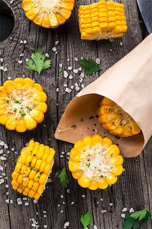 paper bag for corn - Delicious grilled corn on a wooden board Stock Photo - Budget Royalty-Free & Subscription, Code: 400-08294151