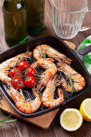 penaeus monodon - Grilled shrimps on frying pan and beer on wooden table Stock Photo - Budget Royalty-Free & Subscription, Code: 400-08294950