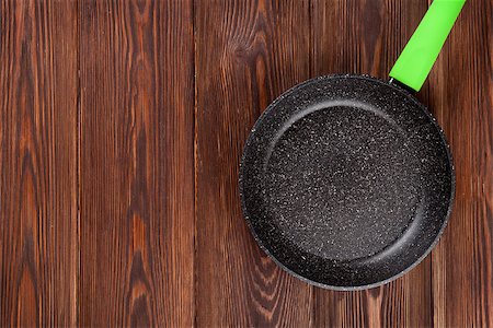 simsearch:400-07465200,k - Frying pan on wooden table. Top view with copy space Stock Photo - Budget Royalty-Free & Subscription, Code: 400-08294966