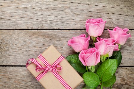 simsearch:400-08110734,k - Pink roses and valentines day gift box over wooden table. Top view with copy space Stock Photo - Budget Royalty-Free & Subscription, Code: 400-08295066