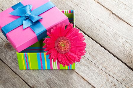 simsearch:400-07662543,k - Purple gerbera flower in gift box on wooden table with copy space Stock Photo - Budget Royalty-Free & Subscription, Code: 400-08296746