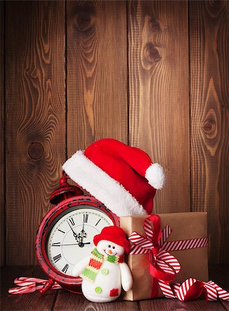 Christmas gift box, alarm clock and snowman toy. View with copy space Foto de stock - Super Valor sin royalties y Suscripción, Código: 400-08296824