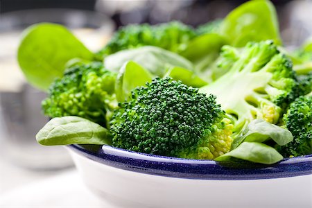 Broccoli, baby spinach and green beans salad in ceramic bowl with olive oil on a white wooden background. Stock Photo - Budget Royalty-Free & Subscription, Code: 400-08297702