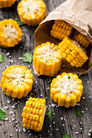 paper bag for corn - Delicious grilled corn on a wooden board Stock Photo - Budget Royalty-Free & Subscription, Code: 400-08297968