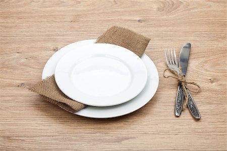 simsearch:400-07331603,k - Empty plate and silverware set on wooden table Foto de stock - Super Valor sin royalties y Suscripción, Código: 400-08298042