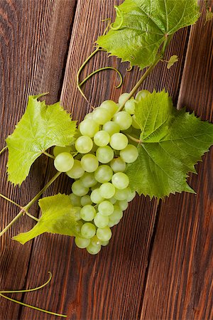 simsearch:400-08110621,k - Bunch of white grapes with leaves on wooden background Stock Photo - Budget Royalty-Free & Subscription, Code: 400-08298076