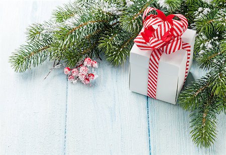 simsearch:400-04241664,k - Christmas gift box and fir tree branch on wooden table Stock Photo - Budget Royalty-Free & Subscription, Code: 400-08298139