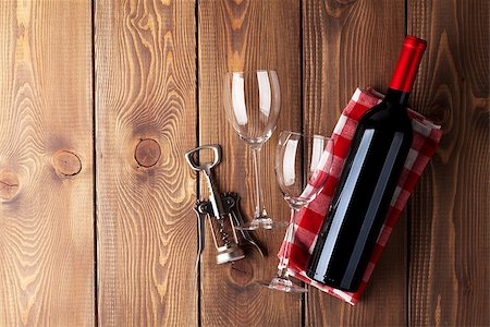 simsearch:400-07937813,k - Red wine bottle, glasses and corkscrew on wooden table background. Top view with copy space Photographie de stock - Aubaine LD & Abonnement, Code: 400-08298168