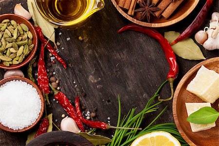 Various spices on wooden background. Top view with copy space Foto de stock - Super Valor sin royalties y Suscripción, Código: 400-08298823