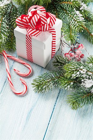 simsearch:400-04241664,k - Christmas gift box, candy cane and fir tree branch on wooden table Stock Photo - Budget Royalty-Free & Subscription, Code: 400-08298918