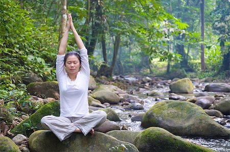 Beautiful young woman doing yoga in a wonderful forest. Photographie de stock - Aubaine LD & Abonnement, Code: 400-08299616