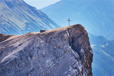 View from the summit of Zugspitze to the Austrian side in the summer Stockbilder - Microstock & Abonnement, Bildnummer: 400-08290271