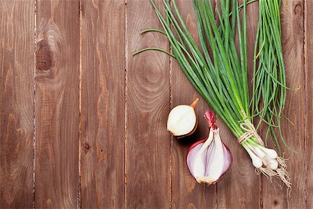 Fresh garden spring onion on wooden table. Top view with copy space Stock Photo - Budget Royalty-Free & Subscription, Code: 400-08291270