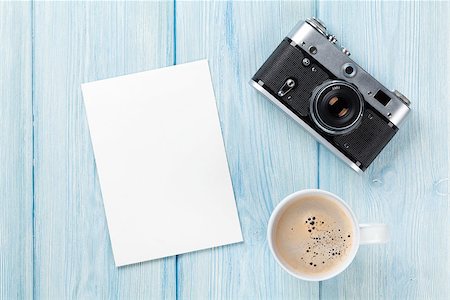 simsearch:400-08289506,k - Blank photo frame, camera and coffee cup. Top view with copy space Photographie de stock - Aubaine LD & Abonnement, Code: 400-08291284