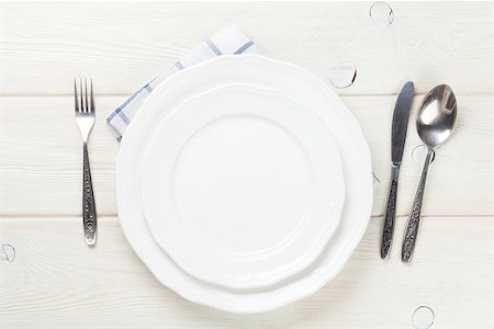 Empty plate and silverware over wooden table background. View from above with copy space Stock Photo - Budget Royalty-Free & Subscription, Code: 400-08291290