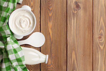 simsearch:400-07825089,k - Sour cream in a bowl and milk bottle on wooden table. Top view with copy space Stockbilder - Microstock & Abonnement, Bildnummer: 400-08293258