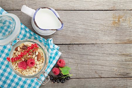 simsearch:400-04393799,k - Healty breakfast with muesli, berries and milk. View from above on wooden table with copy space Stockbilder - Microstock & Abonnement, Bildnummer: 400-08293261