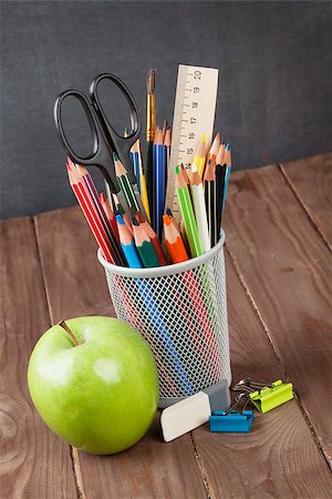 simsearch:400-07039247,k - School and office supplies on classroom table in front of blackboard Photographie de stock - Aubaine LD & Abonnement, Code: 400-08293327