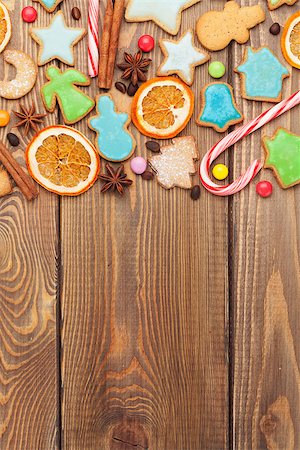 simsearch:400-07614271,k - Christmas wooden background with candies, spices, gingerbread cookies and copy space Foto de stock - Super Valor sin royalties y Suscripción, Código: 400-08293339