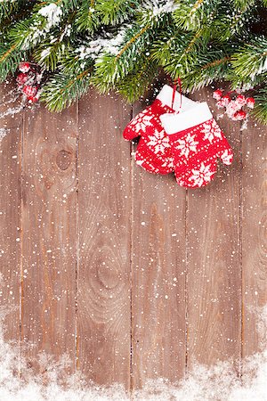 simsearch:400-07179654,k - Christmas wooden background with snow fir tree and mittens Photographie de stock - Aubaine LD & Abonnement, Code: 400-08293364