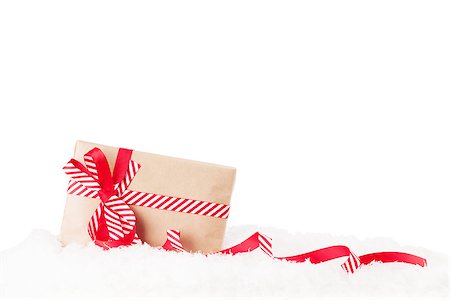 simsearch:400-07933751,k - Christmas gift box in snow. Isolated on white background Photographie de stock - Aubaine LD & Abonnement, Code: 400-08293375