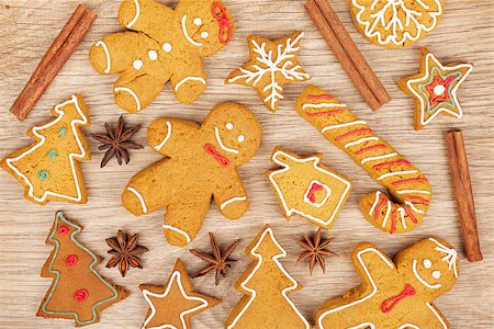 simsearch:400-07175496,k - Homemade various christmas gingerbread cookies on wooden background Fotografie stock - Microstock e Abbonamento, Codice: 400-08293430