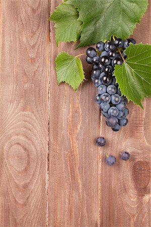 simsearch:400-08110621,k - Red grape on wooden table. Top view with copy space Stock Photo - Budget Royalty-Free & Subscription, Code: 400-08293480