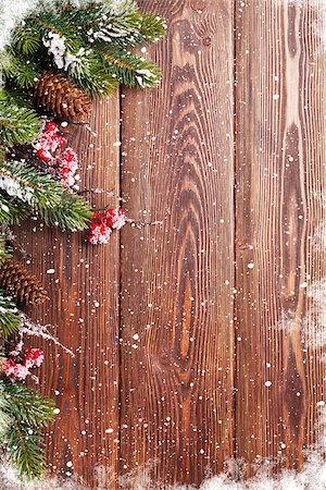simsearch:400-07179654,k - Christmas wooden background with snow fir tree. View with copy space Photographie de stock - Aubaine LD & Abonnement, Code: 400-08293494