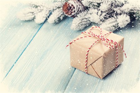 pine cone decorations - Christmas tree branch with snow and gift box. Toned Stock Photo - Budget Royalty-Free & Subscription, Code: 400-08293497