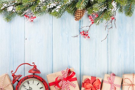 simsearch:400-07179654,k - Christmas wooden background with snow fir tree, alarm clock and gift boxes. View with copy space Photographie de stock - Aubaine LD & Abonnement, Code: 400-08293499