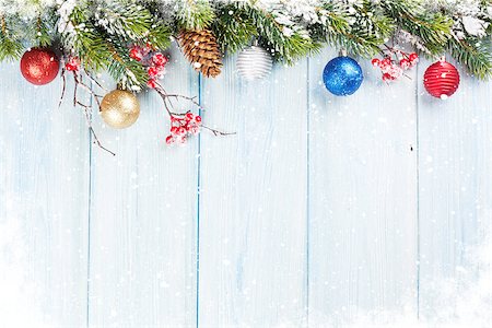 simsearch:400-07179654,k - Christmas wooden background with snow fir tree and decor. View with copy space Photographie de stock - Aubaine LD & Abonnement, Code: 400-08293500