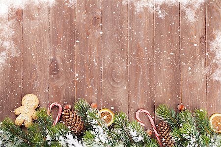 simsearch:400-07299371,k - Christmas wooden background with snow fir tree and food decor. View with copy space Foto de stock - Super Valor sin royalties y Suscripción, Código: 400-08293502