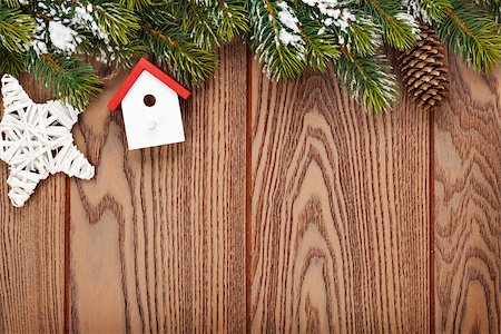 simsearch:400-07299371,k - Christmas wooden background with snow fir tree, decor and copy space Foto de stock - Super Valor sin royalties y Suscripción, Código: 400-08300765