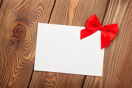 simsearch:400-07922855,k - Valentines day greeting card with red bow over wooden background Foto de stock - Super Valor sin royalties y Suscripción, Código: 400-08300793