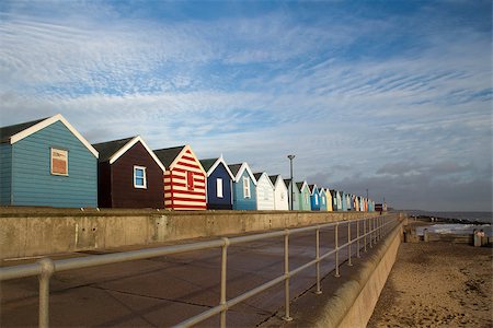 simsearch:400-05881319,k - Beach huts at Southwold, Suffolk , England, against a blue sky Foto de stock - Super Valor sin royalties y Suscripción, Código: 400-08300883