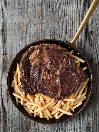 close up of rustic steak frites Foto de stock - Super Valor sin royalties y Suscripción, Código: 400-08301316