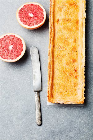 Creme brulee grapefruit custard tart Grey stone background Photographie de stock - Aubaine LD & Abonnement, Code: 400-08301971