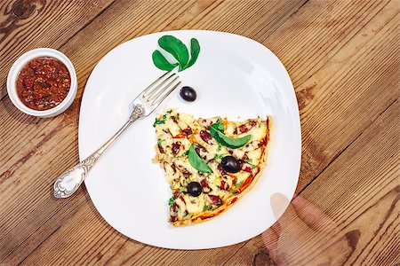 simsearch:400-04539943,k - Pizza homemade sauce fork wooden background olives cheese plate top Stockbilder - Microstock & Abonnement, Bildnummer: 400-08314084