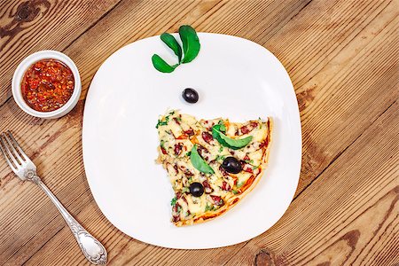 simsearch:400-04539943,k - Pizza homemade sauce fork wooden background olives cheese plate top Stockbilder - Microstock & Abonnement, Bildnummer: 400-08314085