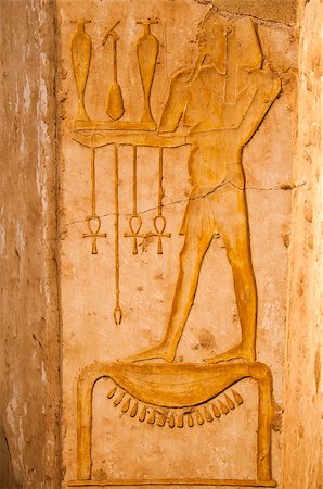 simsearch:400-07917630,k - Detail of ancient hieroglyphs carved in stone, Queen Hatshepsut temple, Egypt Stockbilder - Microstock & Abonnement, Bildnummer: 400-08315035