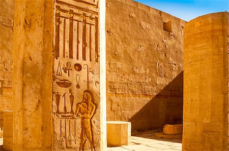 simsearch:400-07917630,k - Detail of ancient hieroglyphs carved in stone walls, Queen Hatshepsut temple, Egypt Stockbilder - Microstock & Abonnement, Bildnummer: 400-08315036