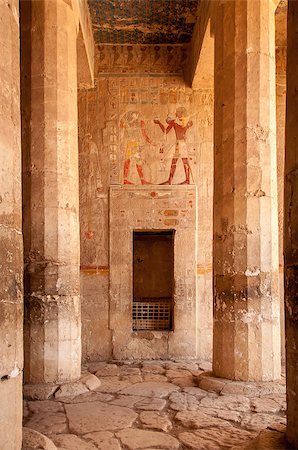 simsearch:400-07917630,k - Hieroglyphs on stone walls and stone pillars in Queen Hatshepsut temple, Egypt Stockbilder - Microstock & Abonnement, Bildnummer: 400-08315037