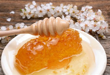 Honey, honeycomb and apricot flowers on wooden background Stock Photo - Budget Royalty-Free & Subscription, Code: 400-08315691