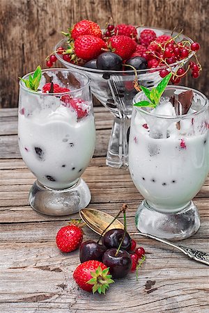 sweet dessert of ice cream per glass and fresh berries, cherries,currants,strawberries. Stock Photo - Budget Royalty-Free & Subscription, Code: 400-08317305