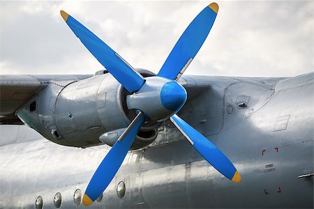 simsearch:400-04964924,k - Engine and propeller of the old retro transport plane close-up. Fragment of the aircraft. Foto de stock - Super Valor sin royalties y Suscripción, Código: 400-08317661