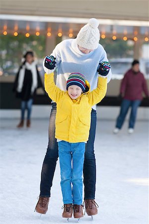 simsearch:400-08315867,k - little boy and his mother enjoying cold winter weather and ice skating at outdoor rink Photographie de stock - Aubaine LD & Abonnement, Code: 400-08318027