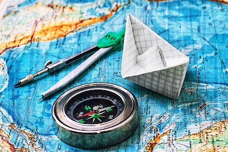 simsearch:400-04908052,k - Compass on old nautical map vintage style.Applied texture. Stockbilder - Microstock & Abonnement, Bildnummer: 400-08318531
