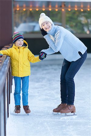 simsearch:400-08318057,k - young mother teaching her little son ice skating at outdoor skating rink Stock Photo - Budget Royalty-Free & Subscription, Code: 400-08318711