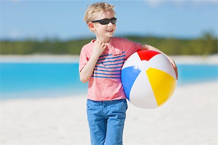 simsearch:400-08320108,k - little boy with beach ball enjoying tropical vacation at bahamas Foto de stock - Royalty-Free Super Valor e Assinatura, Número: 400-08318723