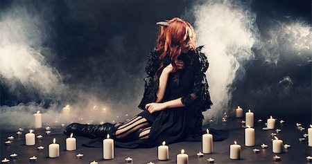 dongeon - Sexy girl in witch costume for Halloween Foto de stock - Super Valor sin royalties y Suscripción, Código: 400-08319196